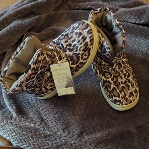 ❤️NWT Women's Hey Dude Margot Eco Leopard Nut Boots size 5 - 6 ***Runs LARGE!!❤️